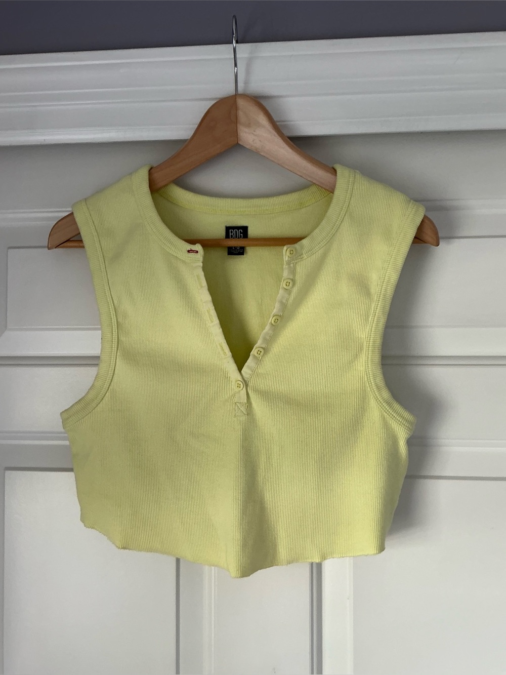 BDG Willow Henley Lemon Yellow Crop Sleeveless Top L